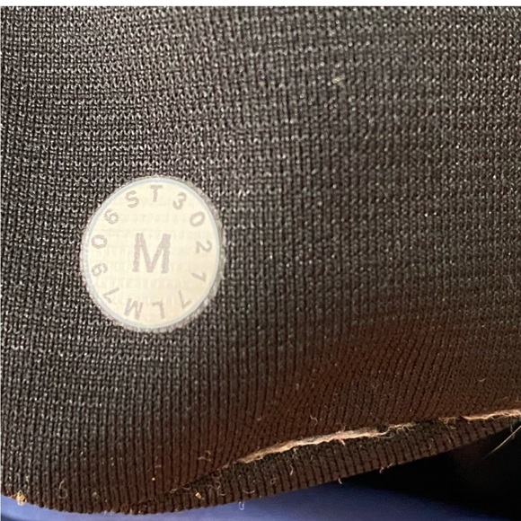 Lululemon Pace Breaker Dark Cobalt Short 9" - Size Medium - Picture 10 of 10